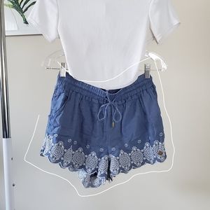 Chambray embroidered shorts